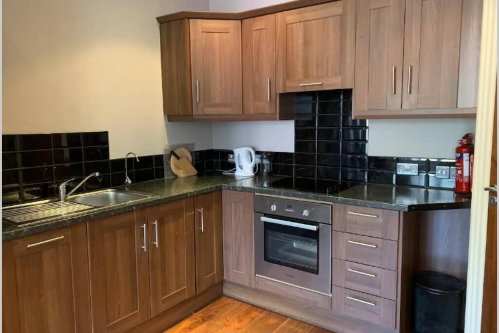 Centre Of Dingle Town - Luxury Holiday Apartment Exterior photo